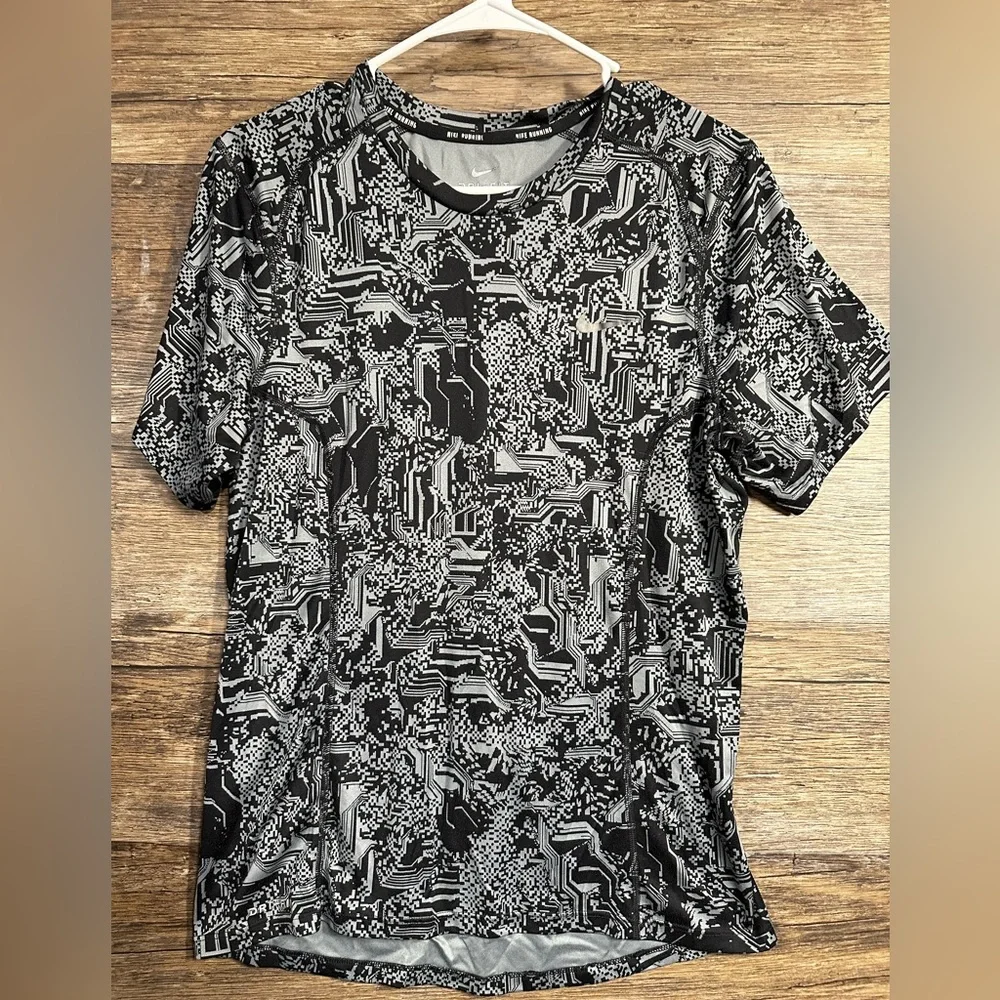 Nike Black and Gray Graphic Tee